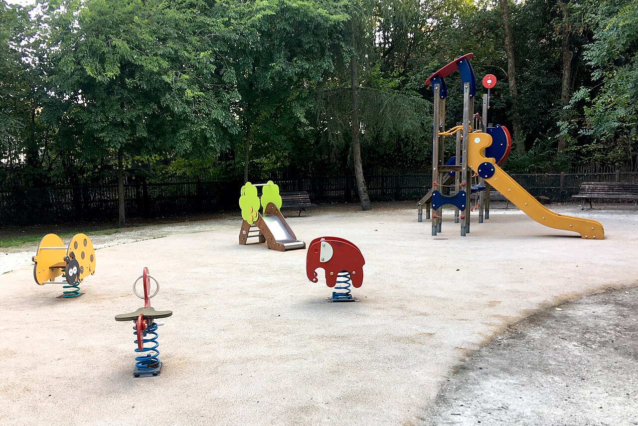 Photo associée à Aire de jeux dans la source