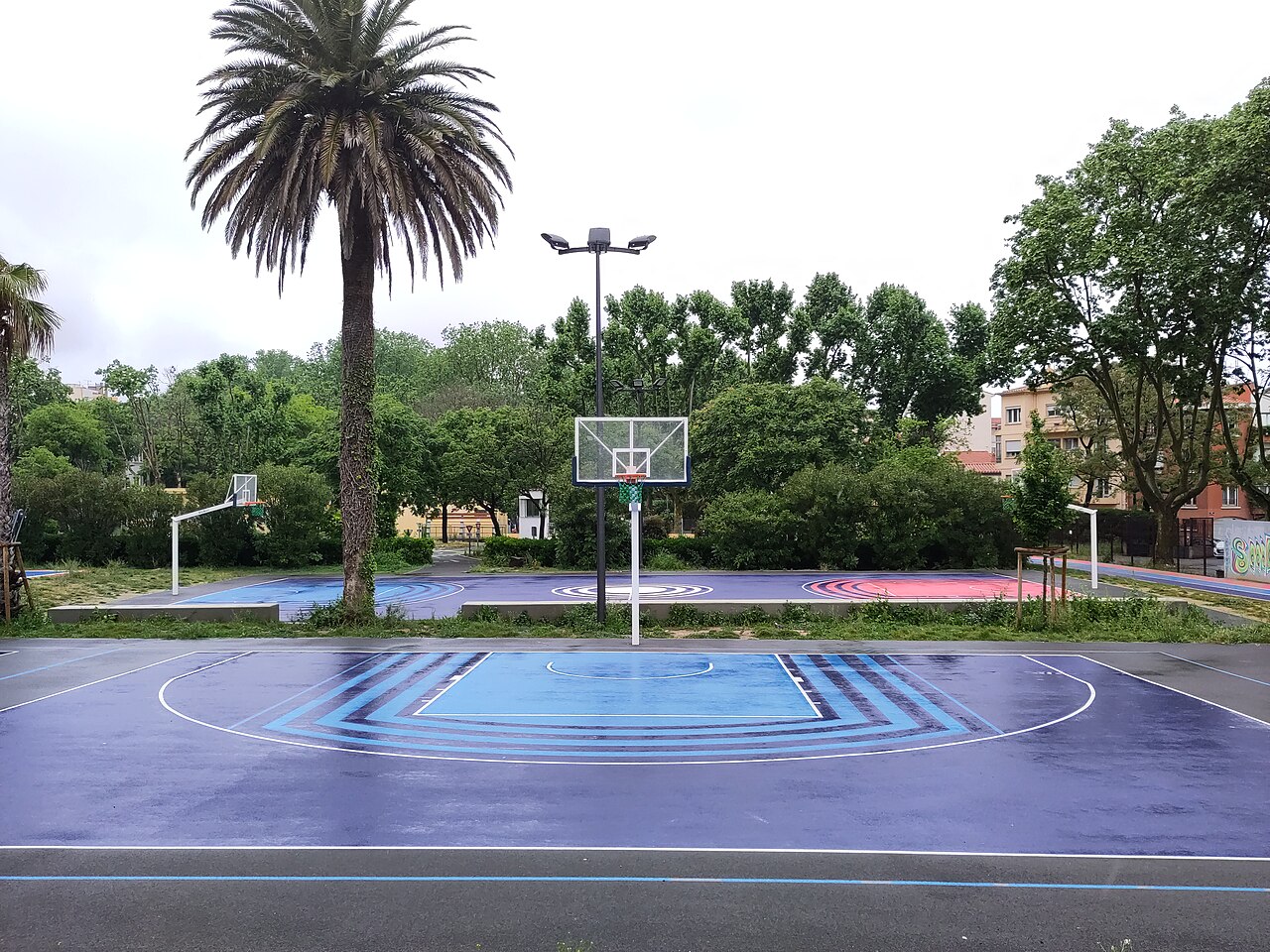 Photo associée à Terrain de sport dans la source