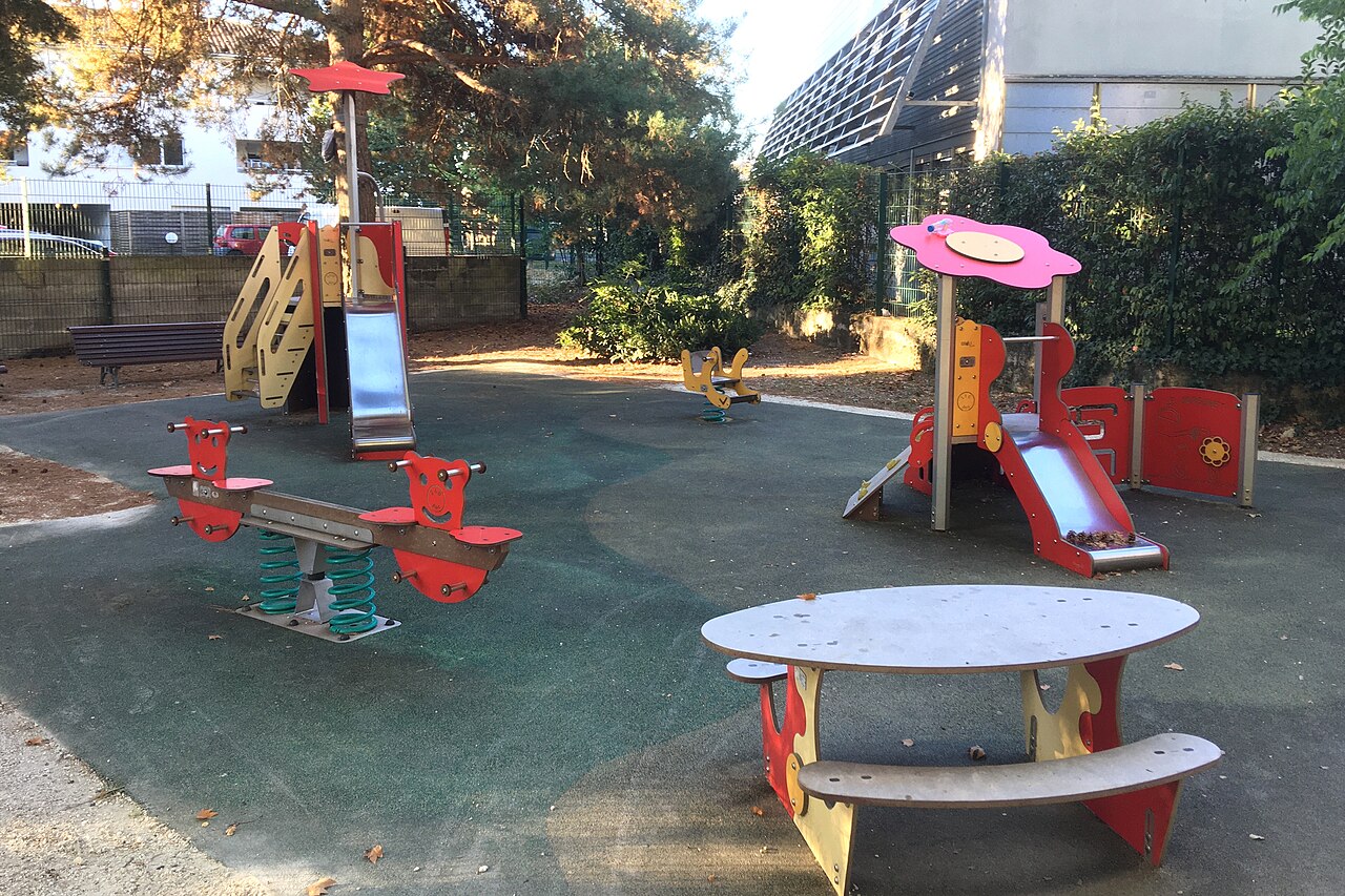 Photo associée à Aire de jeux dans la source