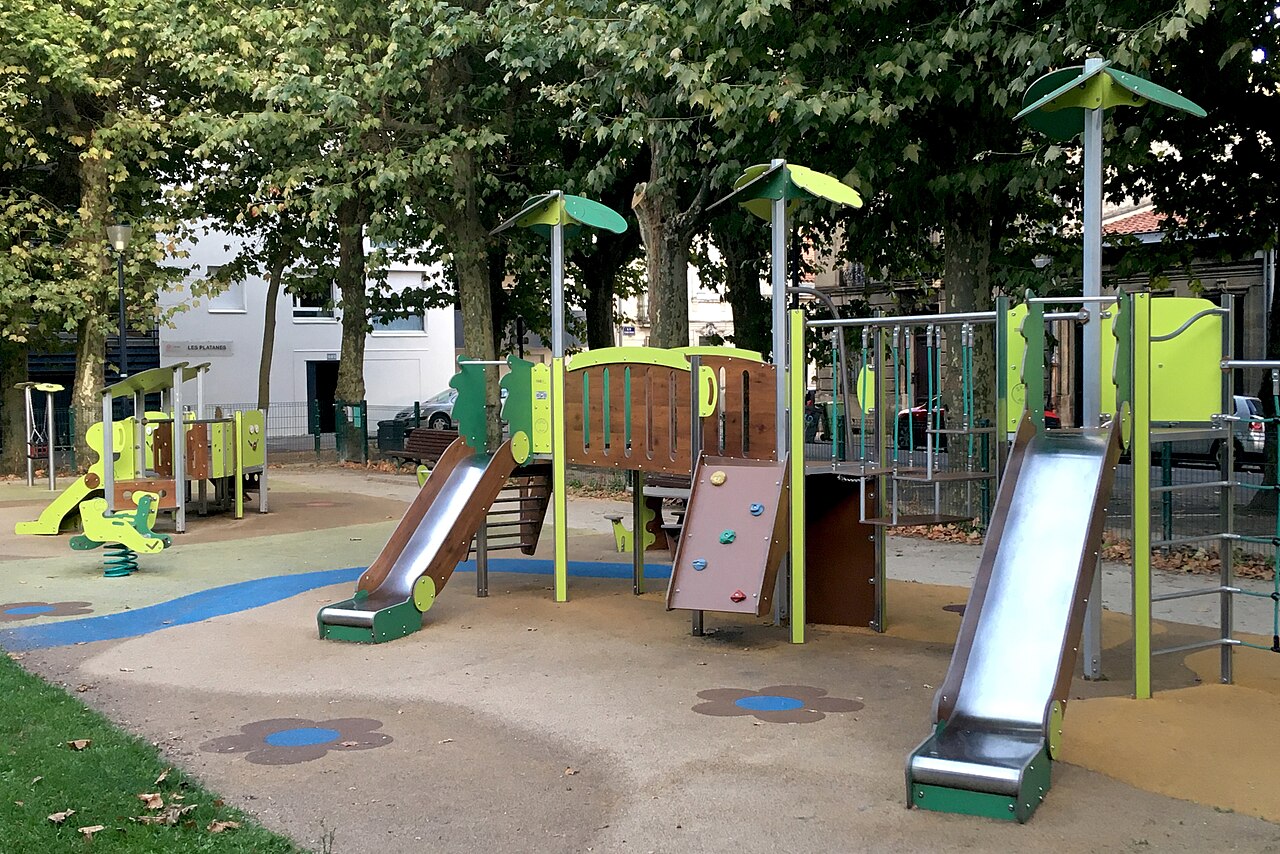 Photo associée à Aire de jeux dans la source