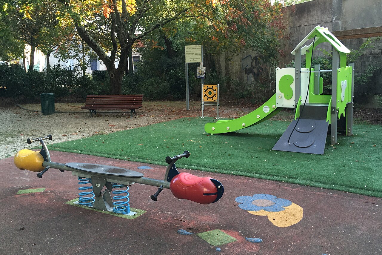 Photo associée à Aire de jeux dans la source